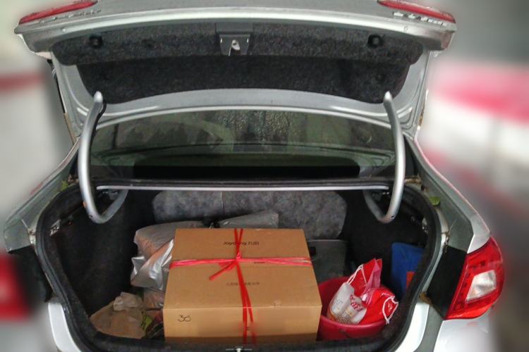 Used Volkswagen Bora 2011 1.6L Manual Comfort Version Trunk