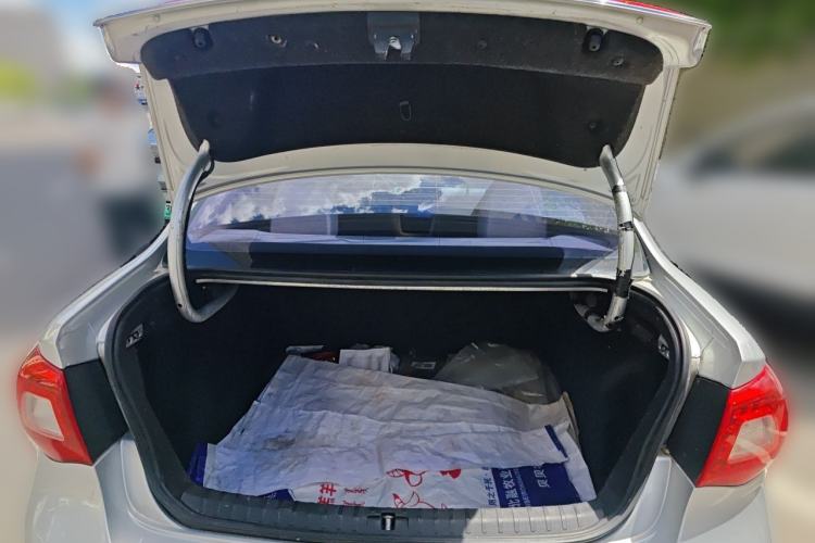 Used Volkswagen Bora 2011 1.6L Automatic Fashion Edition Trunk