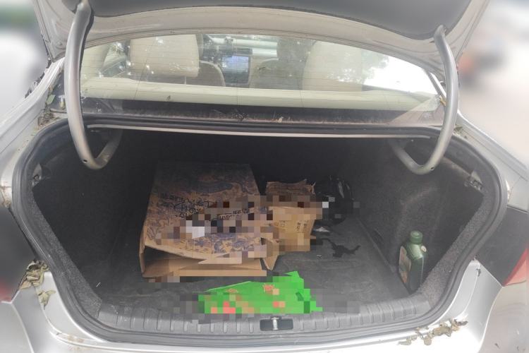 Used Volkswagen Bora 2011 1.6L Automatic Fashion Edition Trunk