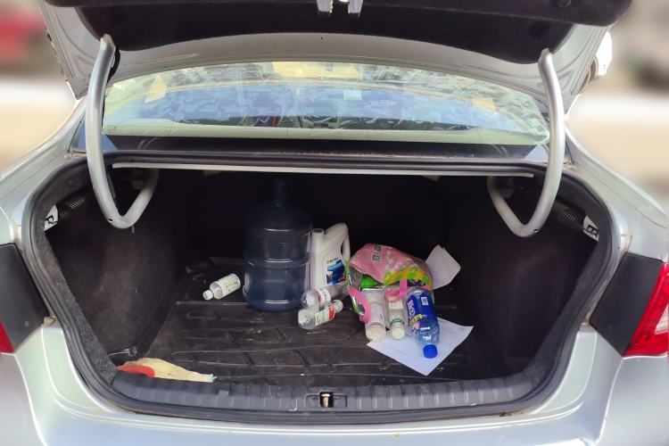 Used Volkswagen Bora 2011 1.6L Manual Fashion Edition Trunk