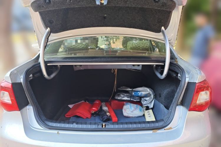 Used Volkswagen Bora 2011 1.6L Automatic Fashion Edition Trunk