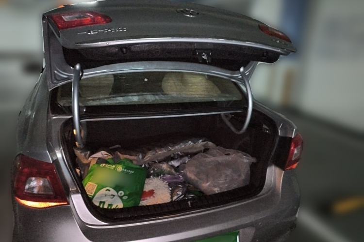 Used Volkswagen Bora 2011 1.6L Automatic Fashion Edition Trunk