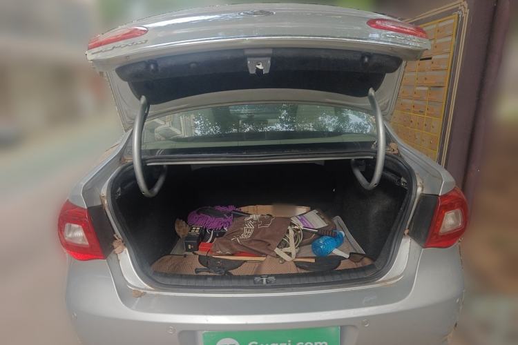 Used Volkswagen Bora 2011 1.6L Automatic Fashion Edition Trunk