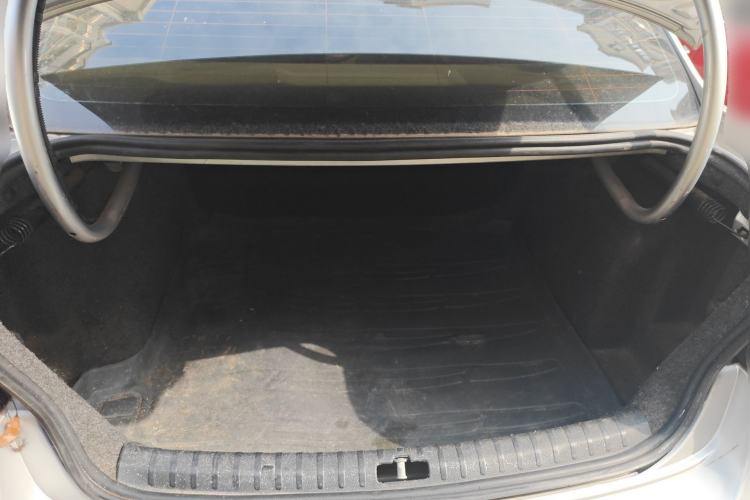 Used Volkswagen Bora 2011 1.6L Automatic Fashion Edition Trunk