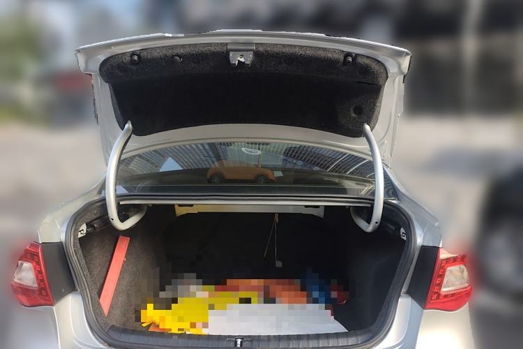 Used Volkswagen Bora 2011 1.6L Automatic Fashion Edition Trunk
