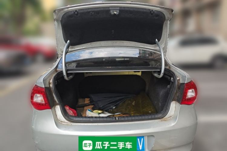 Used Volkswagen Bora 2011 1.6L Manual Fashion Edition Trunk