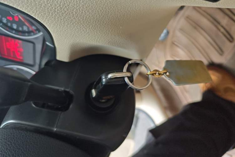 Used Volkswagen Bora 2011 1.6L Manual Fashion Edition Vehicle Key