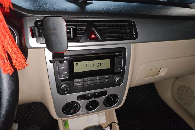 Used Volkswagen Bora 2011 1.4T Automatic Comfort Model Audio And AC Panel