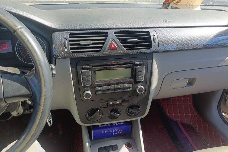Used Volkswagen Bora 2011 1.6L Manual Comfort Version Audio And AC Panel
