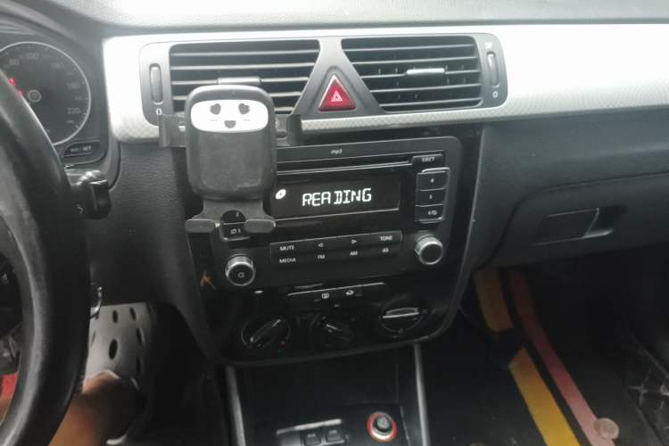 Used Volkswagen Bora 2011 1.4T MT Sportline Audio And AC Panel