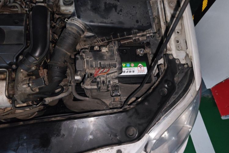 Used Volkswagen Bora 2011 1.4T Automatic Comfort Model Engine Bay Left