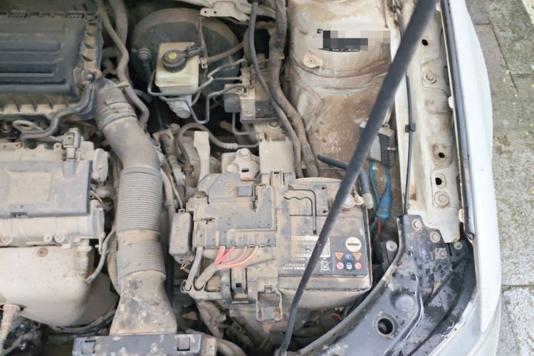 Used Volkswagen Bora 2011 1.6L Manual Fashion Edition Engine Bay Left