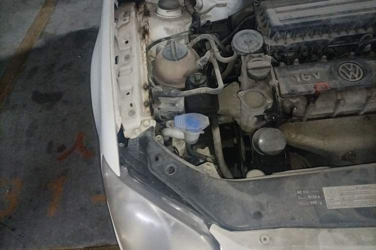 Used Volkswagen Bora 2011 1.6L Manual Comfort Version Engine Bay Right