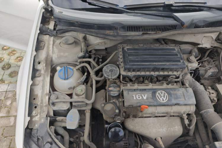 Used Volkswagen Bora 2011 1.6L Manual Fashion Edition Engine Bay Right