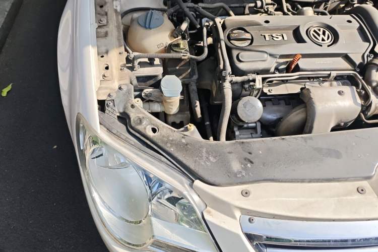 Used Volkswagen Bora 2011 1.4T Automatic Comfort Model Engine Bay Right
