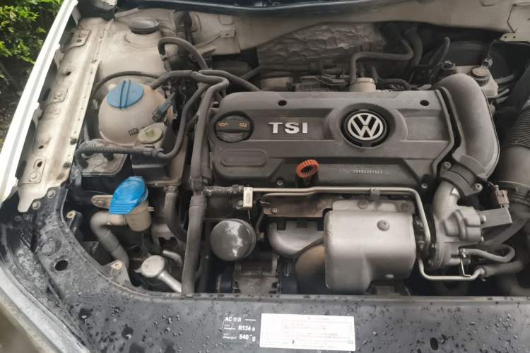 Used Volkswagen Bora 2011 1.4T MT Sportline Engine Bay Right