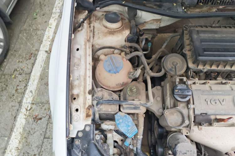 Used Volkswagen Bora 2011 1.6L Manual Fashion Edition Engine Bay Right