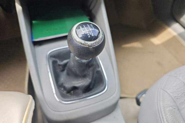 Used Volkswagen Bora 2011 1.6L Manual Fashion Edition Gear Lever