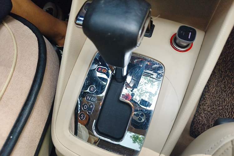 Used Volkswagen Bora 2011 1.6L Automatic Comfort Model Gear Lever