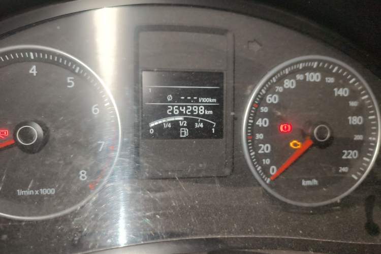 Used Volkswagen Bora 2011 1.4T Manual Comfort Model Odometer Close Up