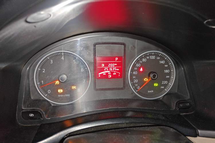 Used Volkswagen Bora 2011 1.4T Automatic Comfort Model Odometer Close Up