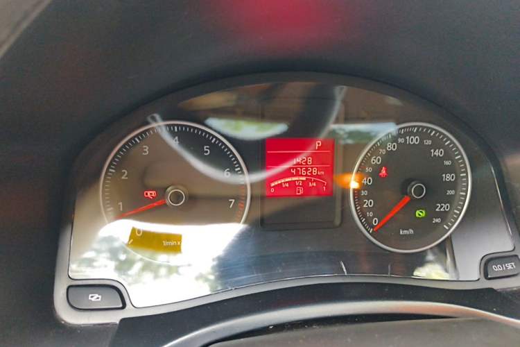 Used Volkswagen Bora 2011 1.6L Automatic Comfort Model Odometer Close Up