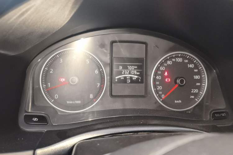 Used Volkswagen Bora 2011 1.4T MT Sportline Odometer Close Up