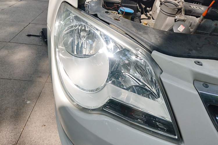 Used Volkswagen Bora 2011 1.6L Automatic Comfort Model Right Front Headlight