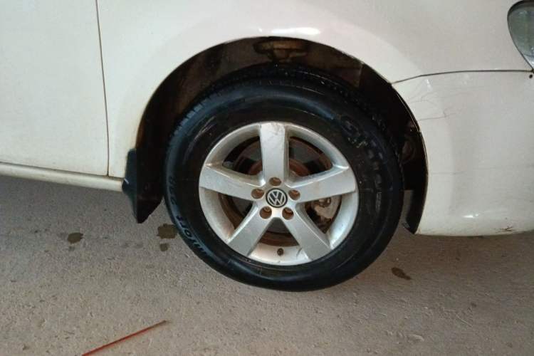 Used Volkswagen Bora 2011 1.6L Manual Fashion Edition Right Front Wheel Hub