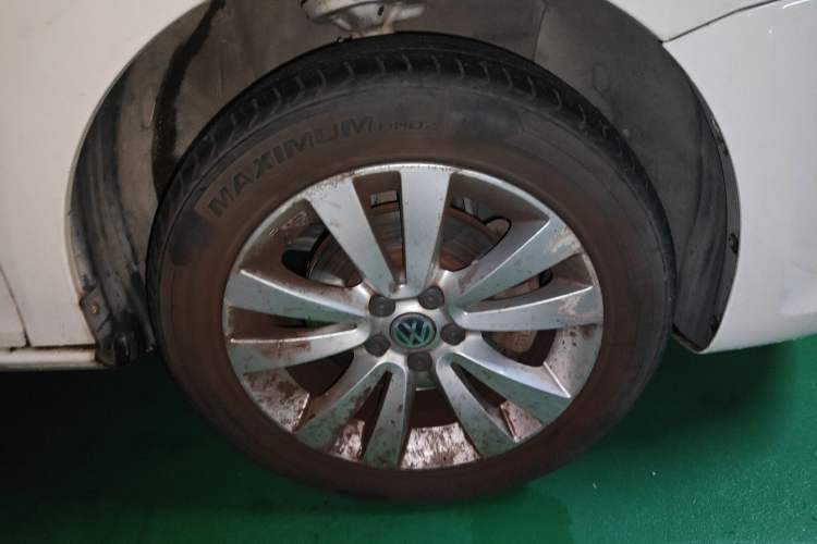 Used Volkswagen Bora 2011 1.4T Automatic Comfort Model Right Front Wheel Hub