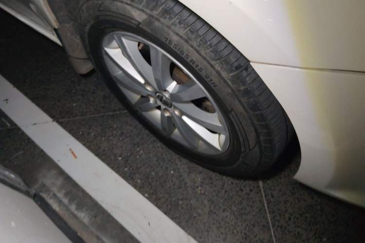 Used Volkswagen Bora 2011 1.6L Automatic Comfort Model Right Front Wheel Hub