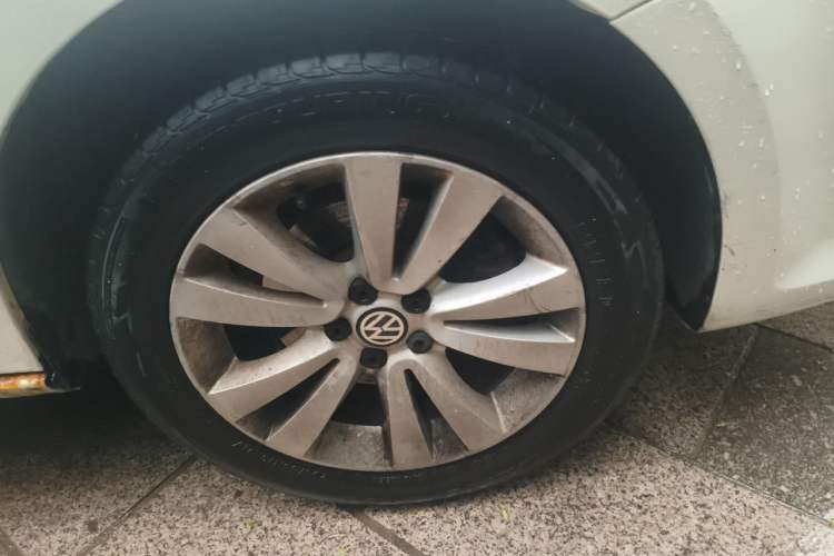 Used Volkswagen Bora 2011 1.4T MT Sportline Right Front Wheel Hub