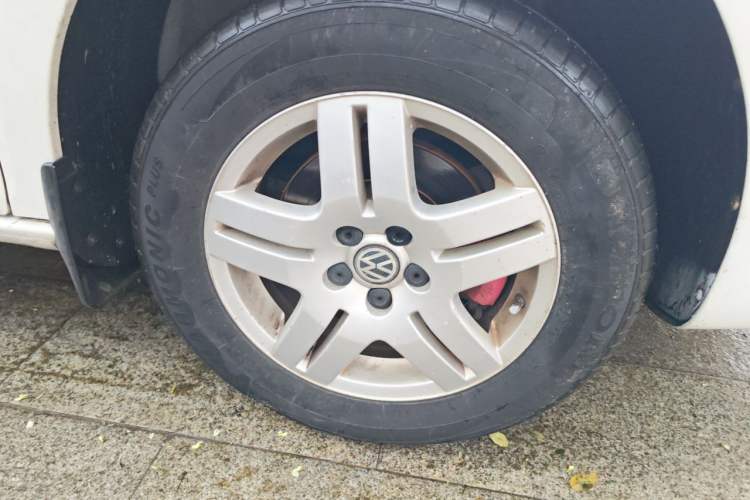 Used Volkswagen Bora 2011 1.6L Manual Fashion Edition Right Front Wheel Hub