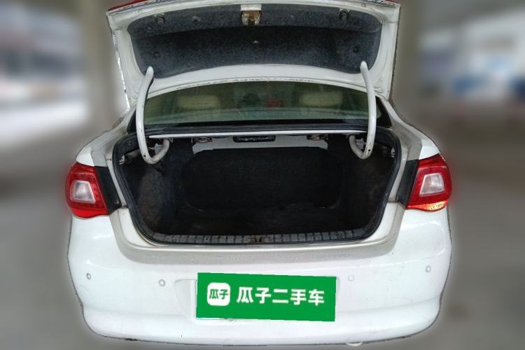 Used Volkswagen Bora 2011 1.6L Manual Fashion Edition Trunk