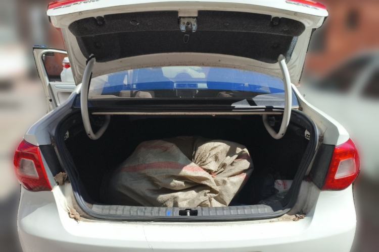 Used Volkswagen Bora 2011 1.6L Manual Fashion Edition Trunk