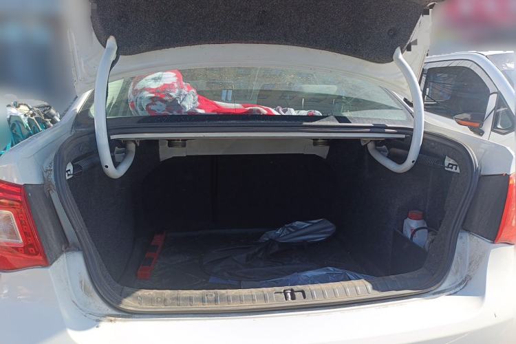 Used Volkswagen Bora 2011 1.6L Manual Comfort Version Trunk