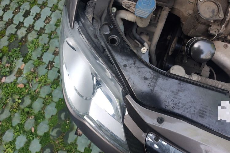 Used Volkswagen Bora 2011 1.6L Manual Fashion Edition Engine Bay Right