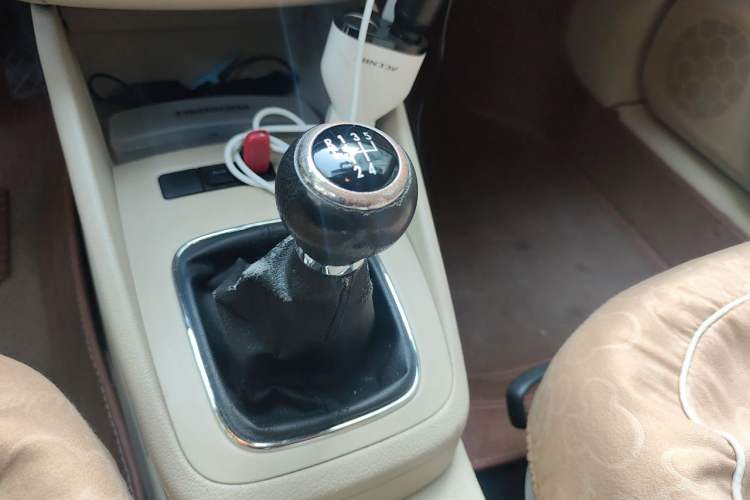 Used Volkswagen Bora 2011 1.6L Manual Fashion Edition Gear Lever