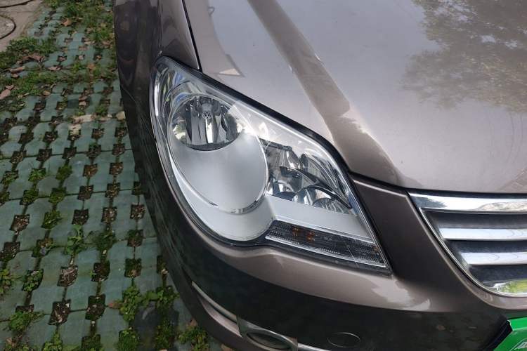 Used Volkswagen Bora 2011 1.6L Manual Fashion Edition Right Front Headlight