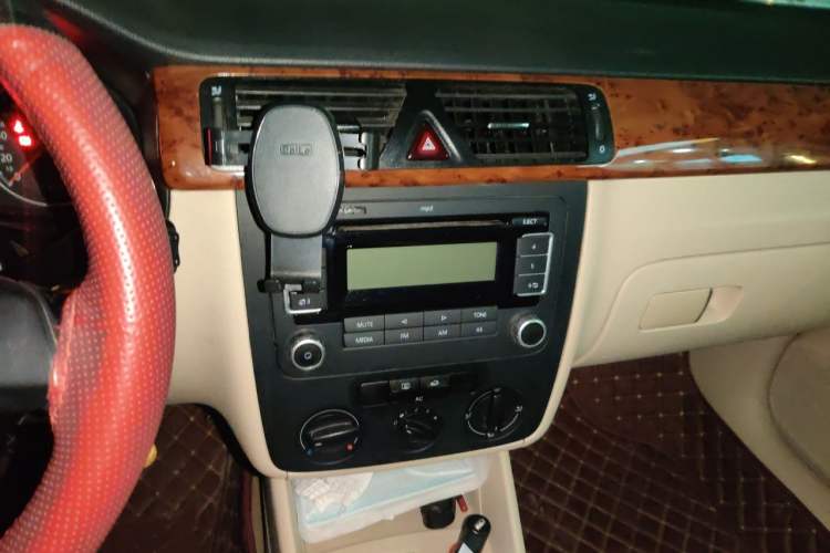 Used Volkswagen Bora 2012 1.6L Manual Comfort Model Audio And AC Panel