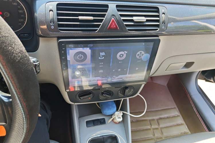 Used Volkswagen Bora 2012 1.6L Manual Fashion Edition Audio And AC Panel