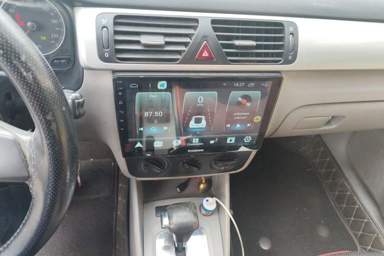 Used Volkswagen Bora 2012 1.6L Automatic Fashion Edition Audio And AC Panel