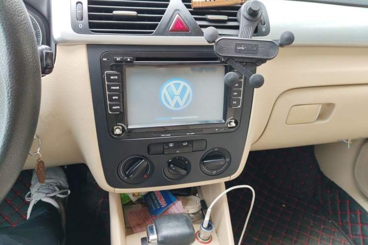 Used Volkswagen Bora 2012 1.6L Automatic Fashion Edition Audio And AC Panel