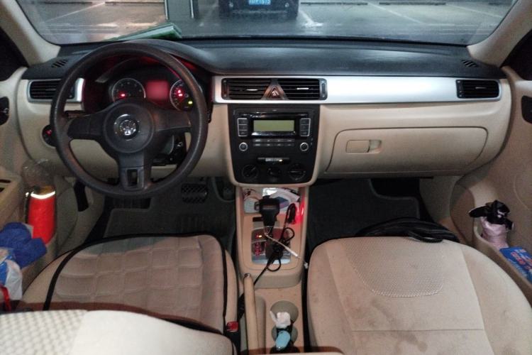 Used Volkswagen Bora 2012 1.6L Automatic Fashion Edition Center Console