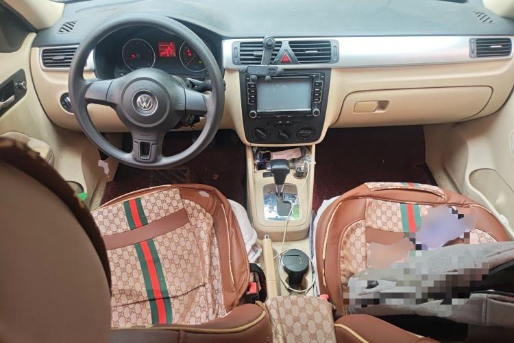 Used Volkswagen Bora 2012 1.6L Automatic Fashion Edition Center Console