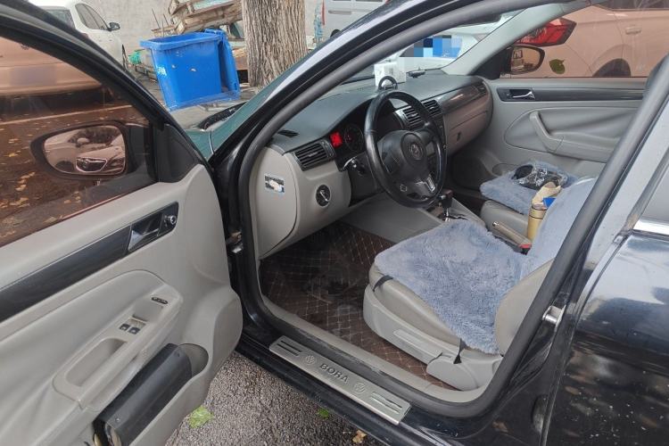 Used Volkswagen Bora 2012 1.6L Automatic Comfort Edition Driver Seat