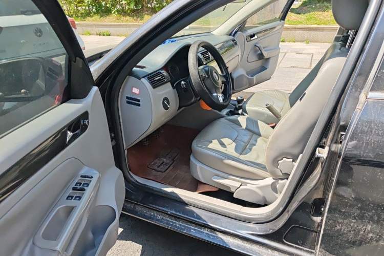 Used Volkswagen Bora 2012 1.6L Manual Fashion Edition Driver Seat