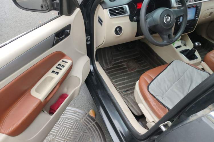 Used Volkswagen Bora 2012 1.6L Manual Fashion Edition Driver Seat