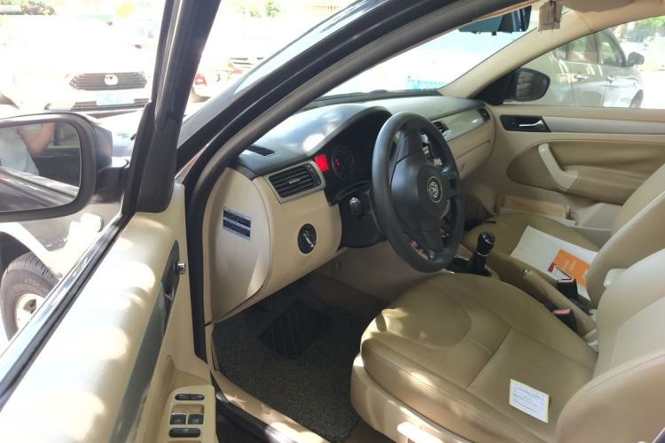 Used Volkswagen Bora 2012 1.6L Manual Fashion Edition Driver Seat