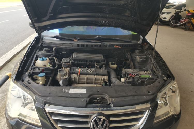 Used Volkswagen Bora 2012 1.6L Manual Fashion Edition Engine Bay